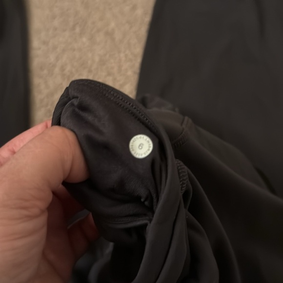 BOTH LIKE NEW!!  Lululemon High Rise Cropped Align Joggers - Picture 6 of 10